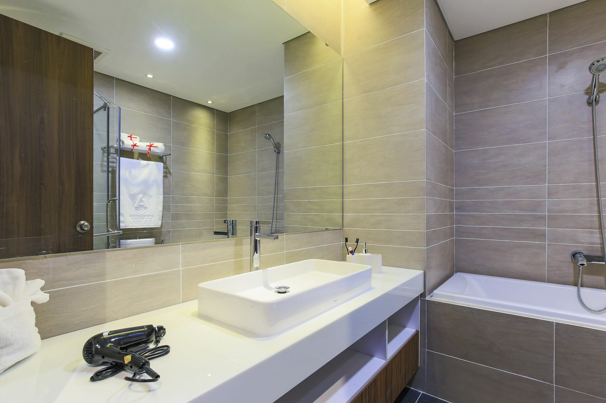 Aurora Serviced (adults Only) Khách sạn 3*